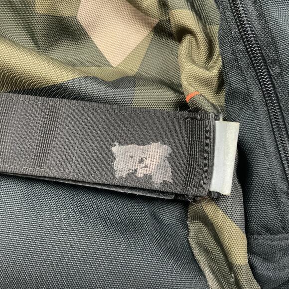 Burton Backpack Green Bag Camo Camping Hiking Skating Snowboarding Travel Gym - Picture 2 of 5